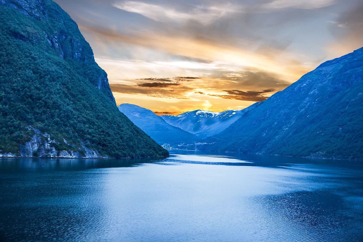 Geirangerfjord baigné de lumière bleue, Norvège