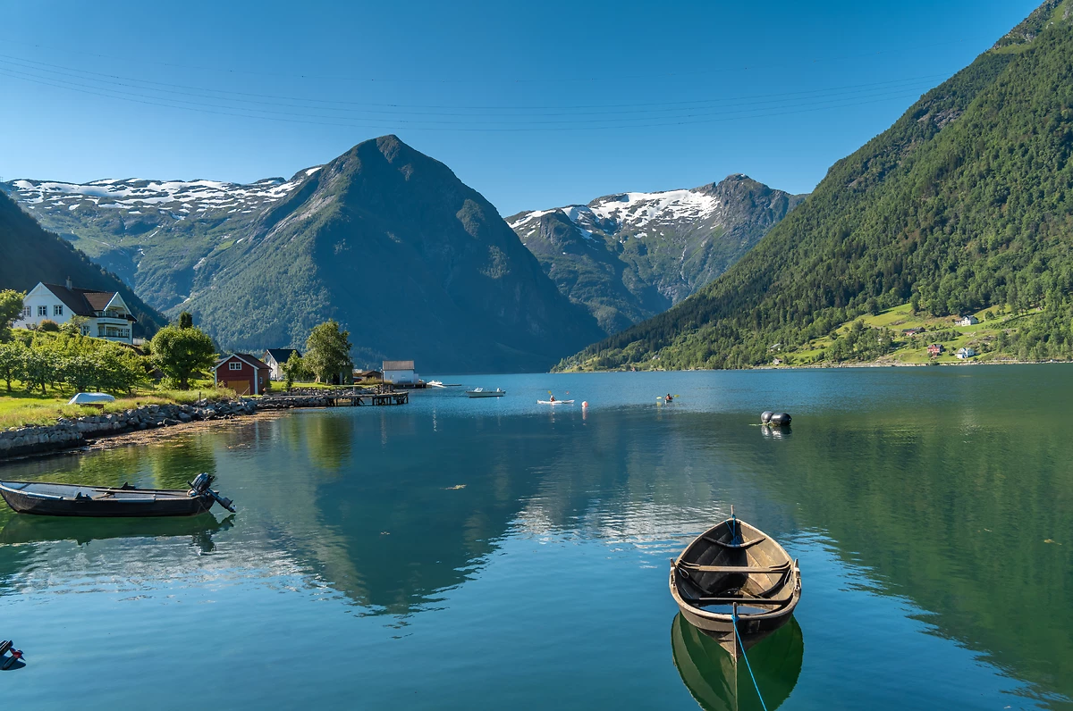 Le Sognefjord à Balestrand, localement appelé Holmen, Norvège
