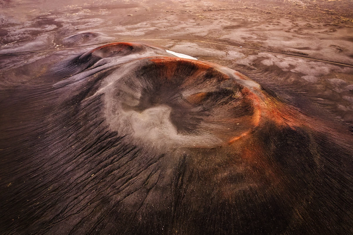 Vue aérienne d'un cratère de volcan, Hautes Terres